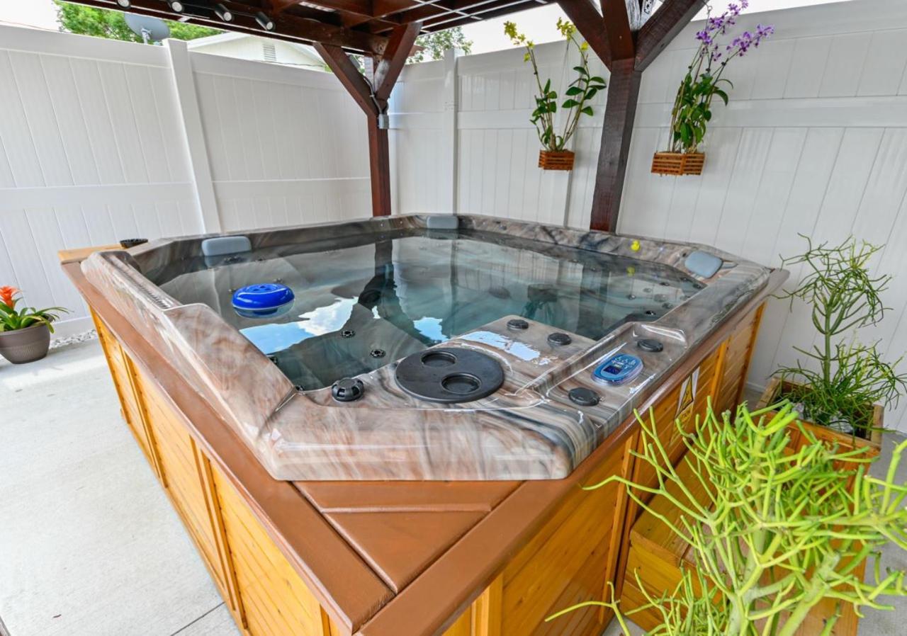 Paradise In Brandon With Luxurious 6 Person Spa Bagian luar foto